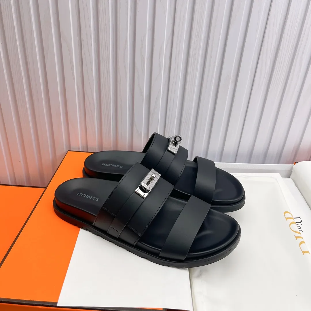 👟👟Ex-factory price 480👟👟 High version of Hermes 🐎The extremely popular couple's second uncle slippers/the latest snake print sandals and slippers, paired with various colorful socks, so trendy!  ———————— Upper: imported cowhide/Lining: imported cowhide Outsole: Tpu non-slip and wear-resistant outsole Female 36-46.